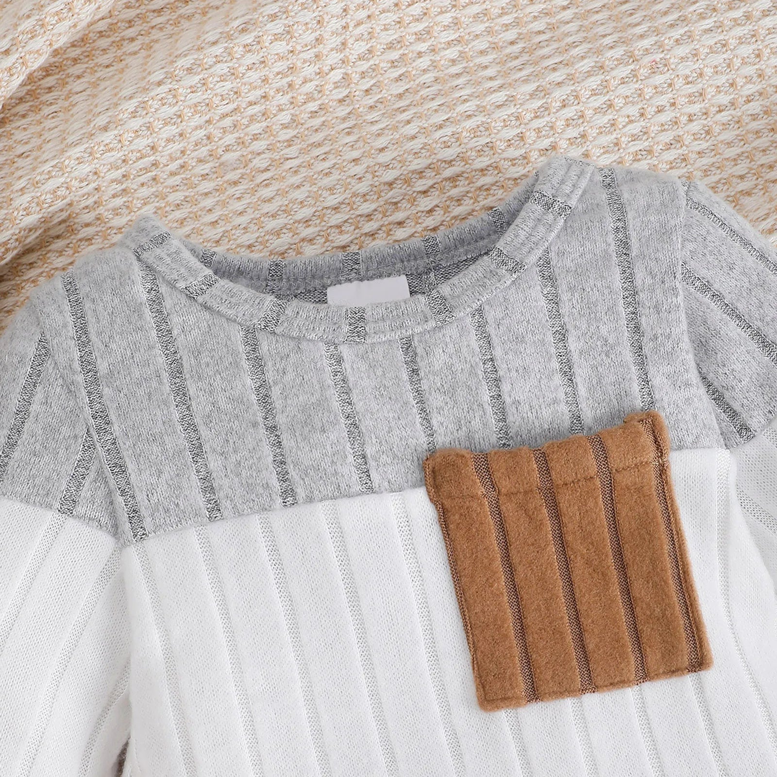 3 részes Újszülött Fiú Szett – Hosszú ujjú body + Nadrág + Aranyos sapka