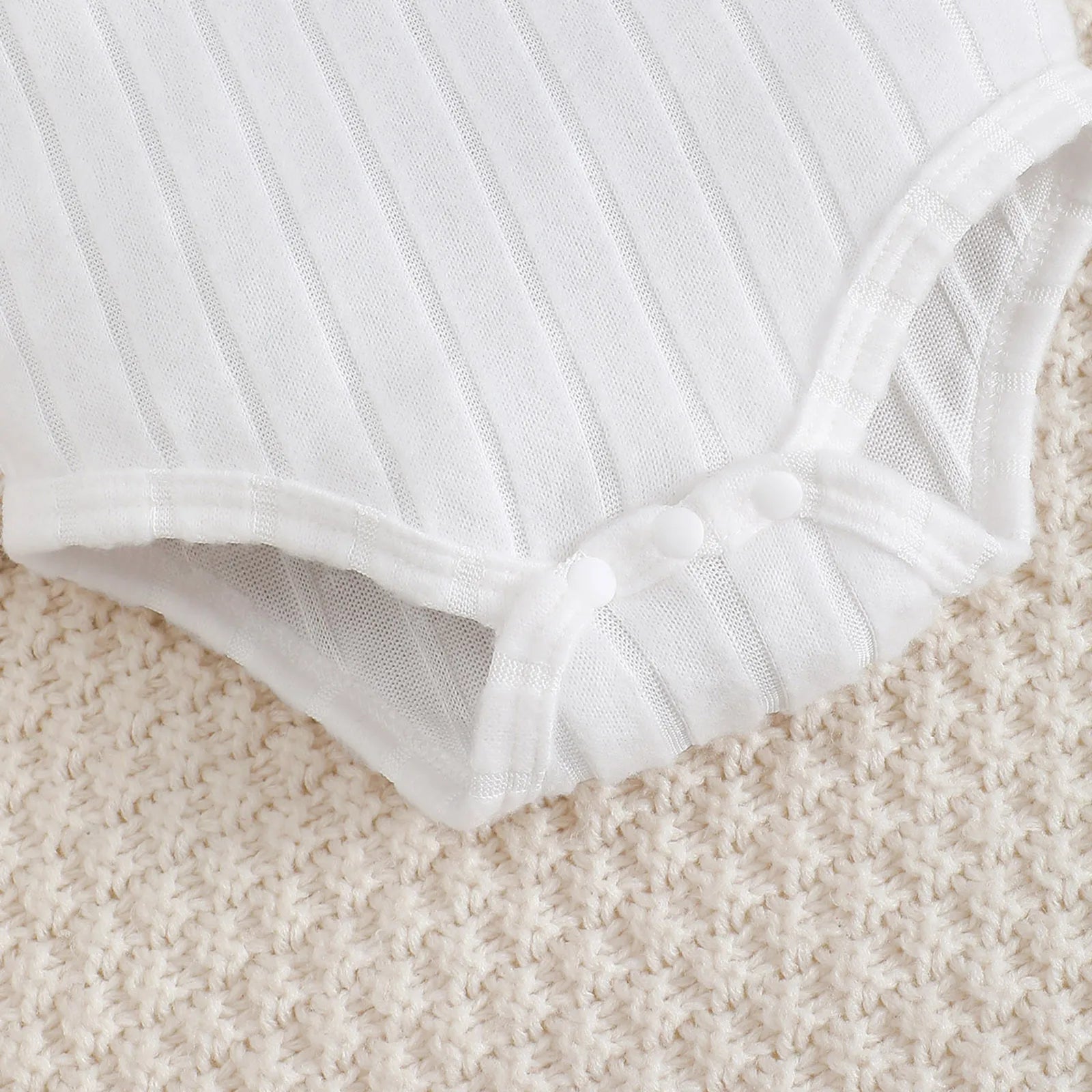 3 részes Újszülött Fiú Szett – Hosszú ujjú body + Nadrág + Aranyos sapka